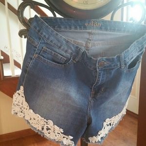 Lace trim Jean shorts