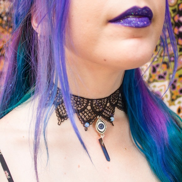 Handmade Crystal Eyeball Lace Choker Collar โจ - Picture 3 of 4
