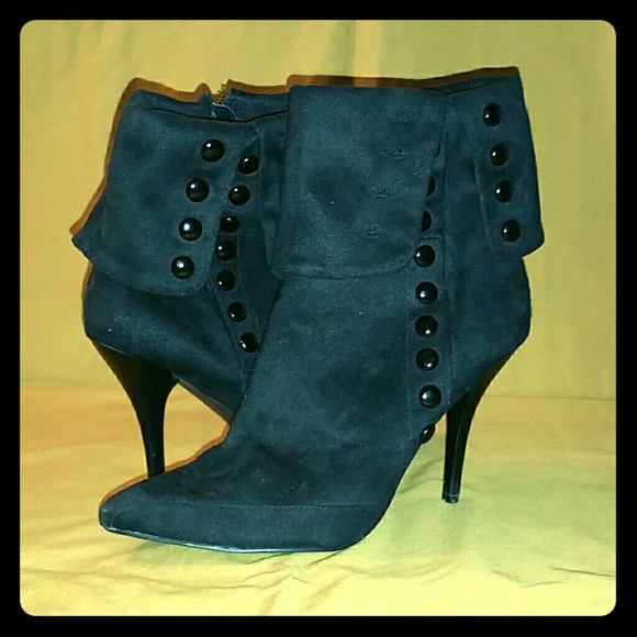 Black boots - Picture 1 of 1