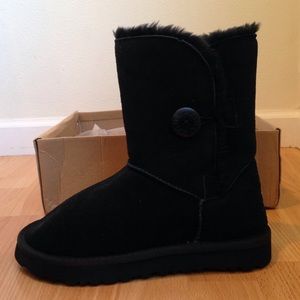 brand new black Bailey button uggs size 7