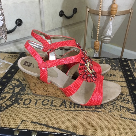 Anne Klein EUC red wedges flattering shoes