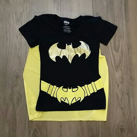 Batman/batgirl T-shirt with detachable cape