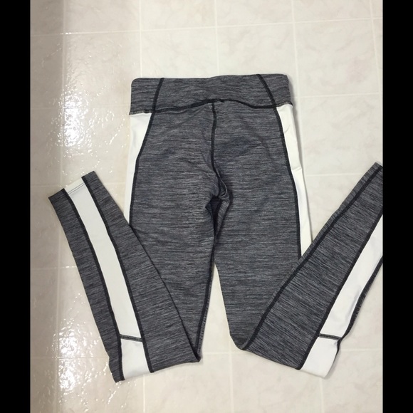 WOMENS UNDER ARMOUR COLD GEAR COMPRESSION LEGGINGS - Picture 2 of 3