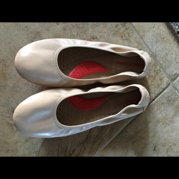 Hush Puppies nude leather flats