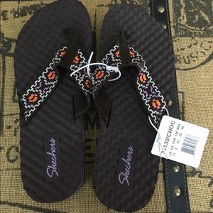 NWT Skechers brown flip flops