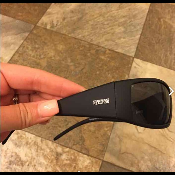🌞SALE!!!Kenneth Cole REACTION sunglasses black