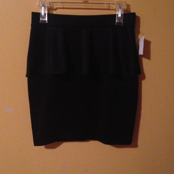 Price Slash: Black bodycon peplum skirt 💖❤💖 - Picture 1 of 1