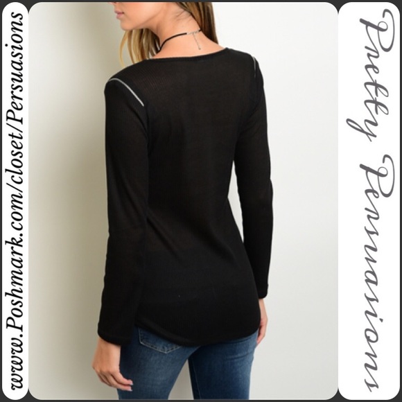 SOLD OUT‼️ Black Ribbed Zipper Shoulder Top - Picture 2 of 2