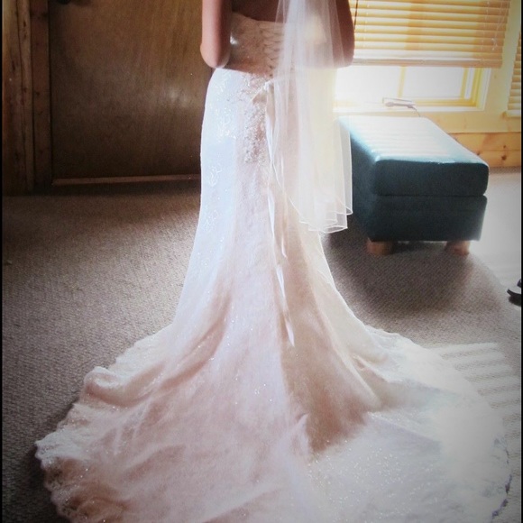 Wedding dress - Picture 2 of 2