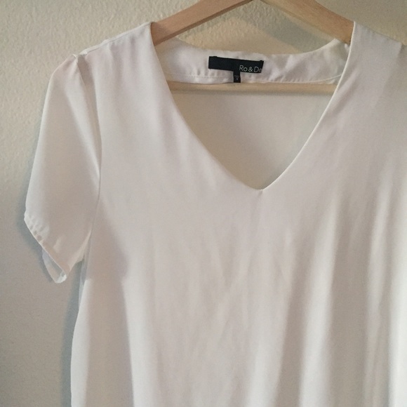 Ro & De - White V-Neck Blouse