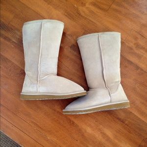 TALL UGGS