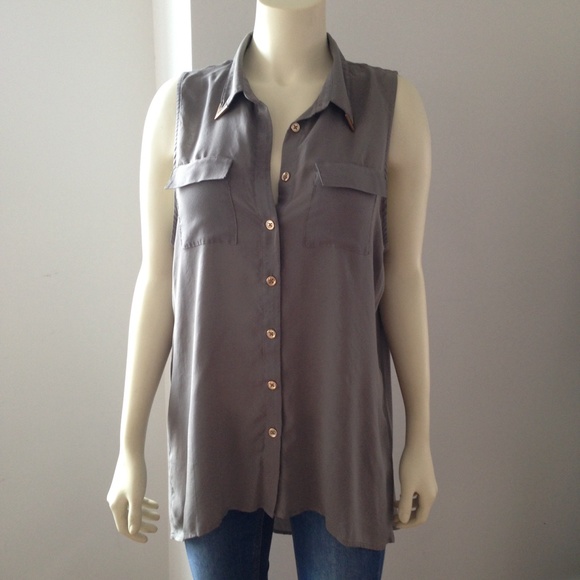 NWOT Hi-Low Top with Gold Collar Tips
