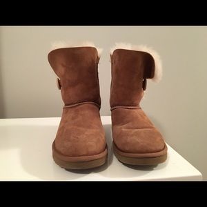 💎👍🏻 Bailey button chestnut uggs!
