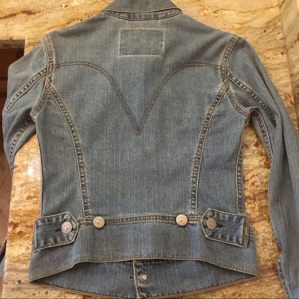 🚦This gorgeous Levis jacket - Picture 6 of 8