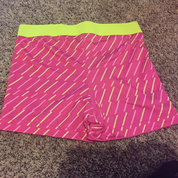 Pink striped Nike pro - Picture 2 of 3
