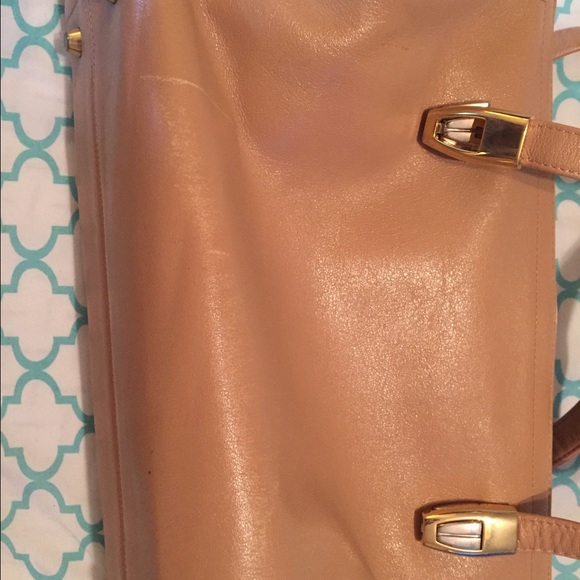 Beautiful  signature look.