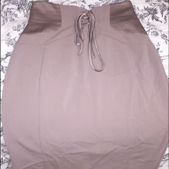 New EVA MENDES business skirt