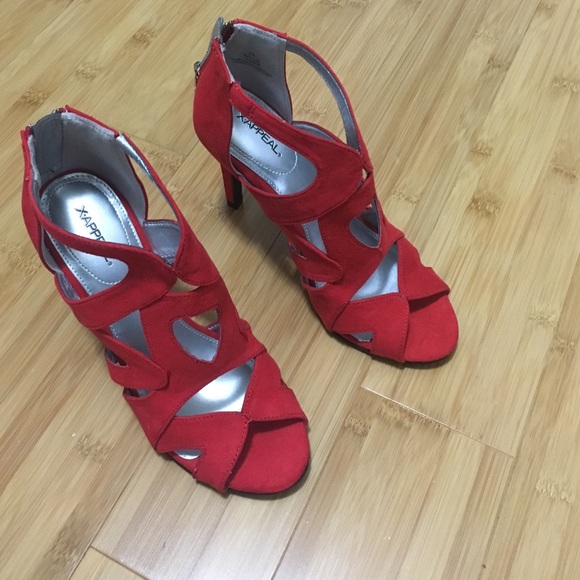 Red heels - Picture 1 of 3