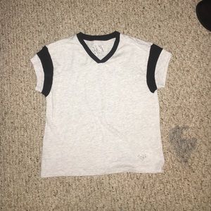 Gray and black shoulder striped tee