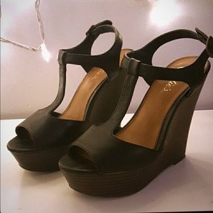 Black wedges