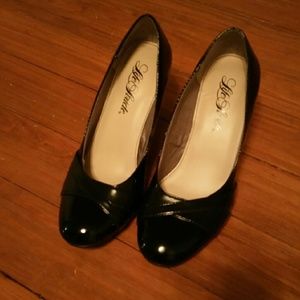 Life Stride Black Heels