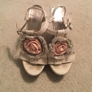 Tan cream wedges