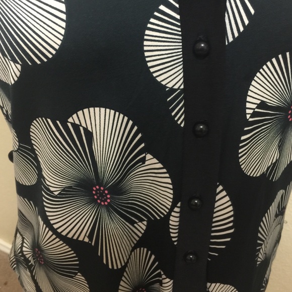 Sleeveless Button up shirt - Picture 2 of 2