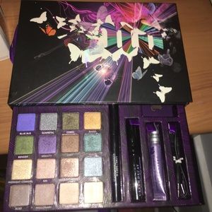 Urban decay book of shadows IV