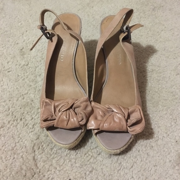 Tan wedges
