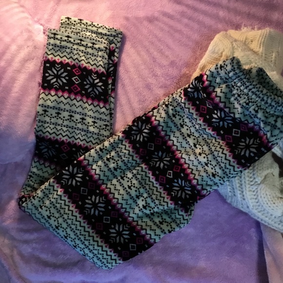 Winter Wonderland ✂️ Fair Isle Fleece Leggings - Picture 2 of 4