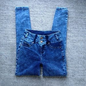 ⭐️SOLD⭐️high-waisted jeans