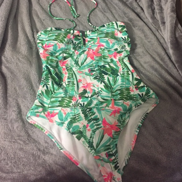 Bathing suit only tried it on to see the fit