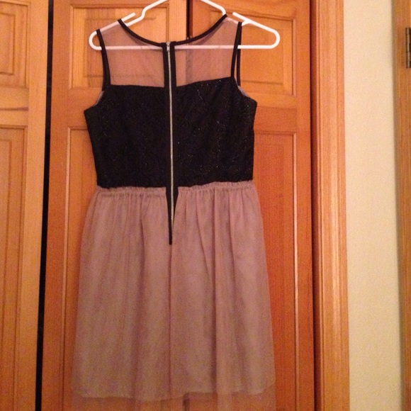 Nude Toole and Black Lace Dress - Picture 3 of 3