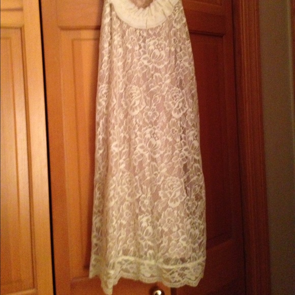 Theme lace dress - Picture 2 of 2