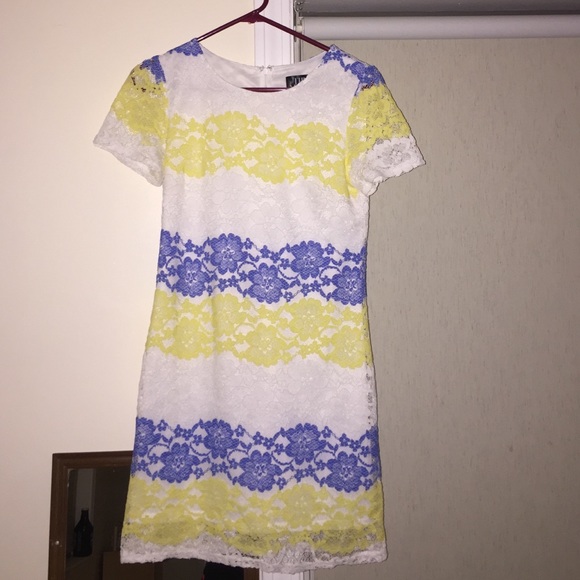 Boutique lace dress - Picture 1 of 3