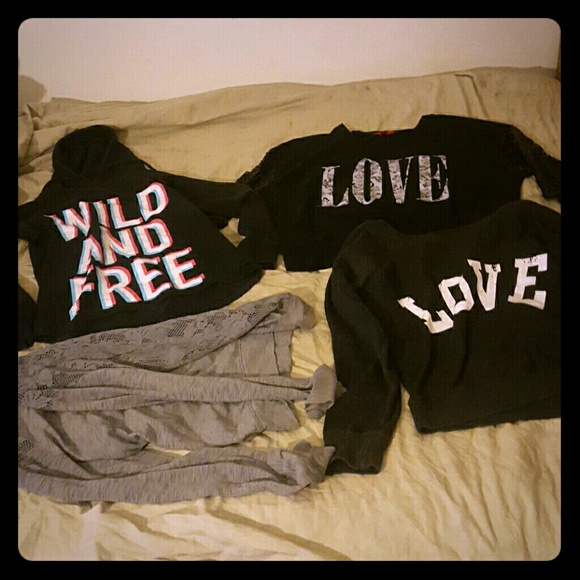 Bundle of 4 sweatshirts all fit M