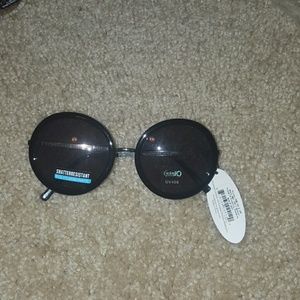 Black Round Fram Sunglasses