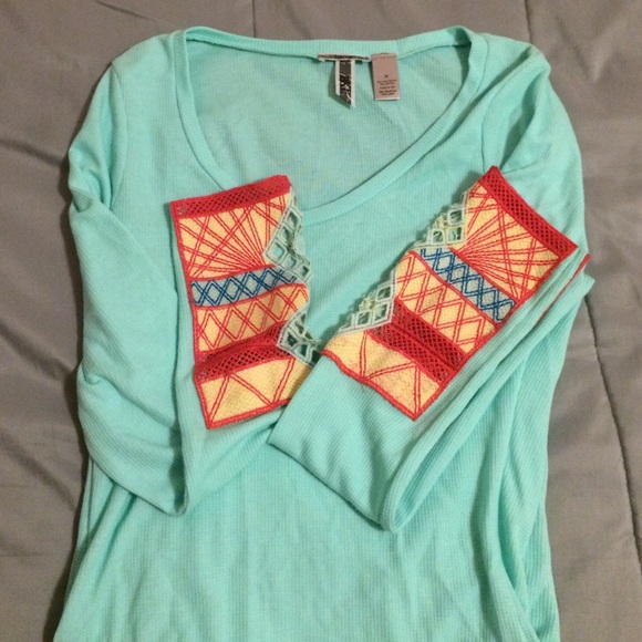 BKE Long sleeve shirt.