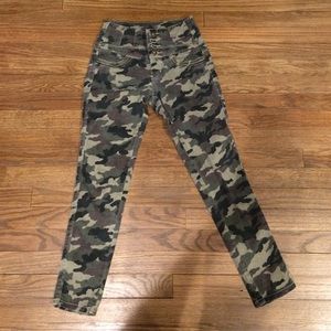 Camouflage high waisted jeans