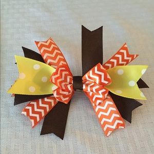 Thanksgiving/Fall themed hair bow 💛💛💛