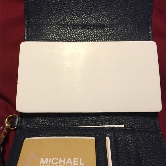 Michael Kors IPhone Wristlet Wallet - Picture 2 of 4