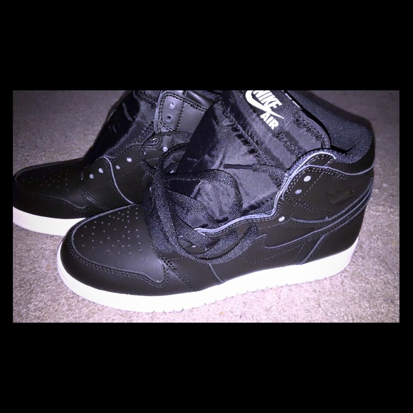Air Jordan cyber Monday 1's