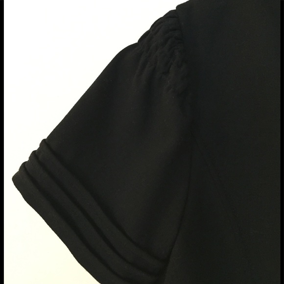 Magaschoni Cropped Black Jacket - Picture 3 of 7