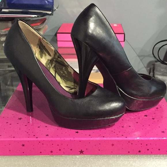 Madden Girl ATONEE Closed Toe Heels