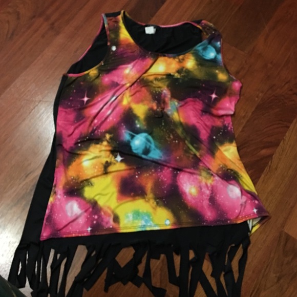 Space tank top with fringes on the back