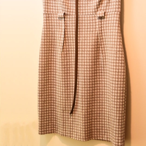 Lovely beige and white dress with belt - Size 12 - Picture 2 of 4