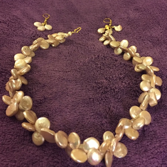 Baroque pearls choker style