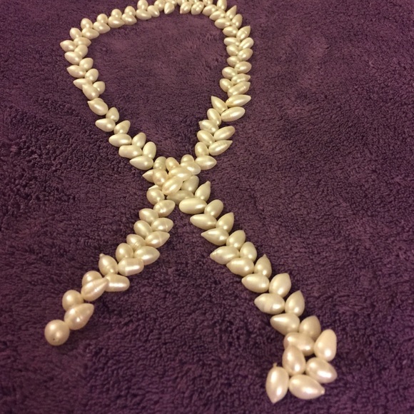 Rice pearls lariat