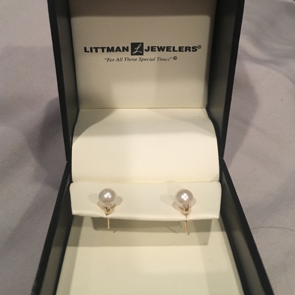 Pearl earrings
