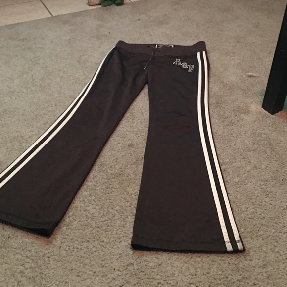 MAKE ME AN OFFER - A & F jogging pants